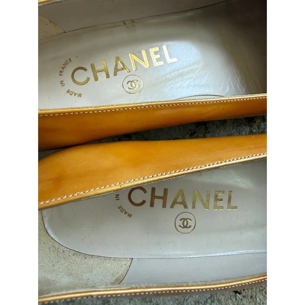 CHANEL vintage cap‎ toe low heels 8
